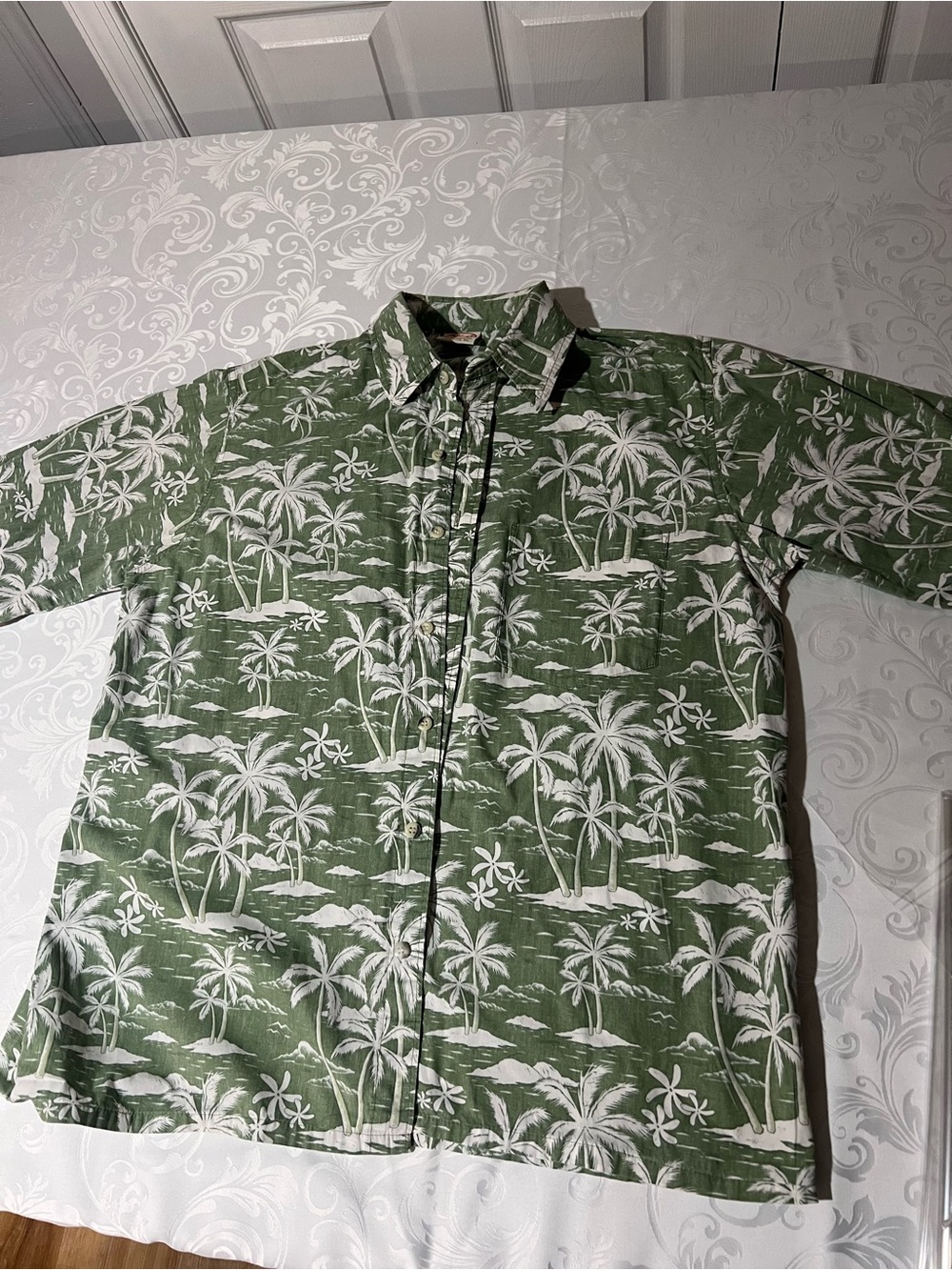 Go Barefoot Hawaiian Green and White reverse Palm-Leaf Button Shirt